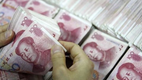 中国：央行贬值人民币