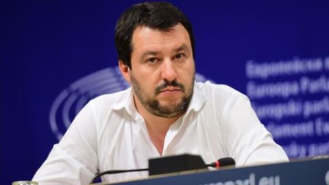 Salvini: "Hükümete sadakat, ancak Avrupa parametrelerini yeniden tartışmak ve vergileri azaltmak"