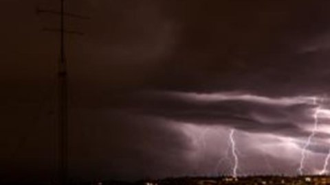 Maltempo: allerta meteo per il weekend al Nord e su tutta la fascia tirrenica