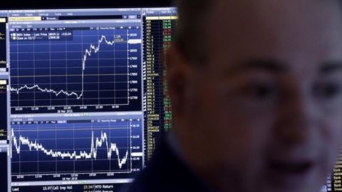 Effetto Pil e la Borsa chiude in rosso