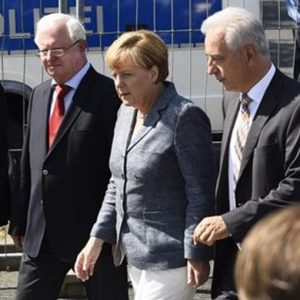 Merkel: „E rușinos să ataci refugiații”. Ungaria spre folosirea armatei