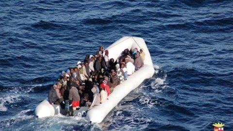 Migranti: 239 dispersi in due naufragi