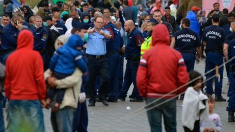 Ungarn, Flüchtlingschaos: Zusammenstöße am Bahnhof in Budapest