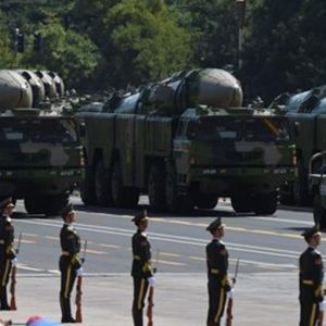 中国は軍事費を削減：300万人少ない兵士