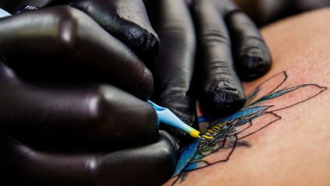 Tattoos: 7 million Italians love them, but 17% have already regretted them