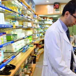 Concorrenza: cosa cambia per notai e avvocati. Società di capitale per le farmacie