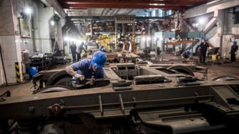 Istat: l’auto fa volare l’industria a luglio (+2,7%)