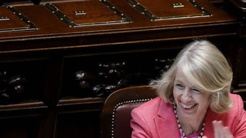 Insegnanti, Giannini: “Bonus 500 euro forse già a ottobre”