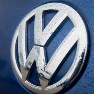 Volkswagen chega à bolsa após escândalo de emissões (-15%)