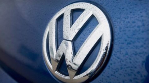 Volkswagen a picco in Borsa dopo scandalo emissioni (-15%)