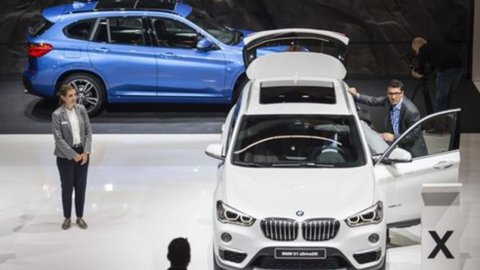 BMW اسٹاک ایکسچینج میں گر کر تباہ: غیر معیاری اخراج کی افواہیں۔