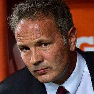 Milan contra el Toro de Mihajlovic, De Boer debuta en el Inter