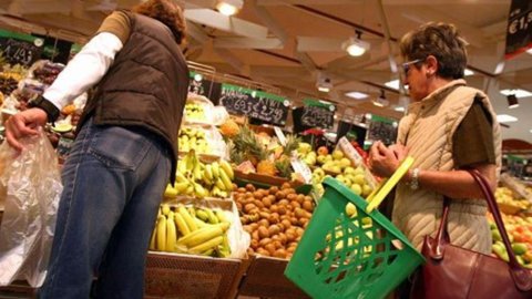 Istat: fiducia consumatori oltre le attese