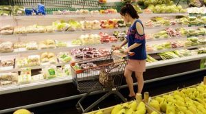 Spesa alimentare al supermercato