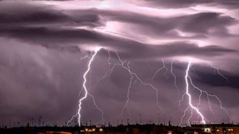 Meteo: allerta maltempo su gran parte dell’Italia. Ecco le zone più a rischio