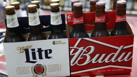 Birra amara: 5.500 esuberi per AB Inbev dopo le nozze con Sabmiller