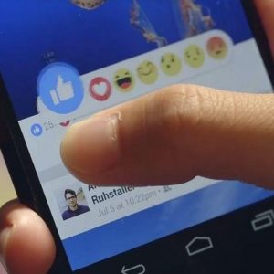 Facebook: il “Mi piace” non è più solo, arrivano le “Reactions”