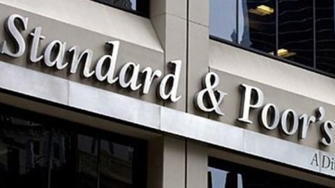 Rating, S&P promuove l’Italia dopo 15 anni