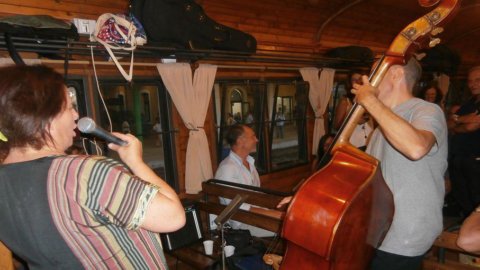 Puglia, sebuah perjalanan di atas kereta api bernama jazz