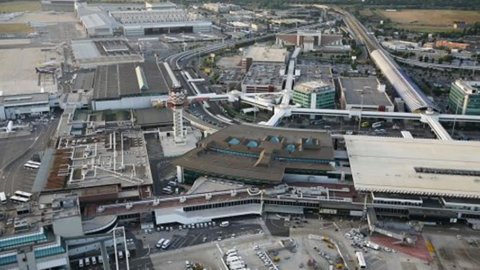 يدير Aeroporti di Roma (AdR) أزمة Alitalia