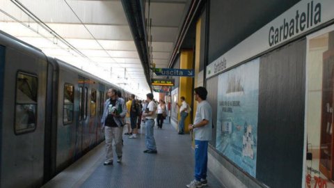 Caos del Metro B en Roma: 6 trenes no disponibles, pasajeros enojados