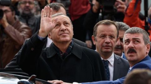 Elections en Turquie : Erdogan triomphe et revient gouverner seul