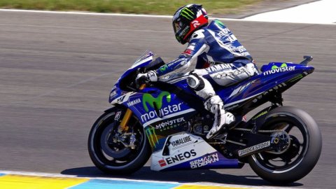 Motogp: Jorge Lorenzo conquista la pole a Valencia, Valentino cade nelle qualifiche