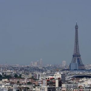 Attentati Parigi: Ferragamo, Prada, Moncler i marchi del lusso più esposti al calo del travel retail