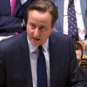 Cameron chiede al Parlamento raid in Siria, Hollande vola da Putin