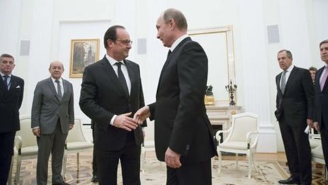 Putin a Hollande: "Sim à grande coalizão anti-ISIS também liderada pelos EUA"