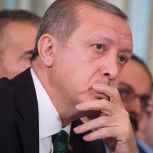 Türkiye, lira runtuh: Erdoğan telah memecat gubernur