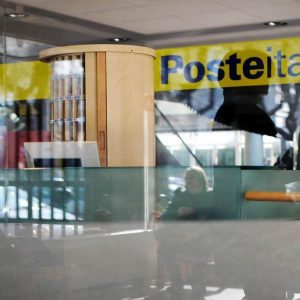 Correos, paquetes? También se retiran de los estancos