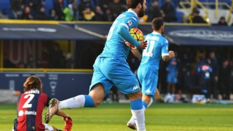 بطولة الدوري الإيطالي - مثيرة في بولونيا: ثنائية ديسترو تقضي على نابولي (3-2)