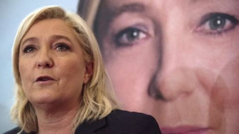 Pengadilan UE: "Marine Le Pen harus mengembalikan 300 ribu euro ke Parlemen"