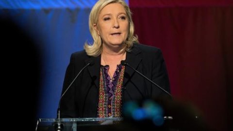 Le Pen: Parlamento Ue revoca l’immunità