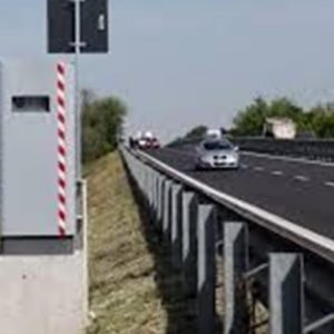 Manœuvre : radar pour contrôler la voiture rc