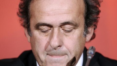 Fußball, Platini stoppte für die WM 2022 in Katar: Korruption