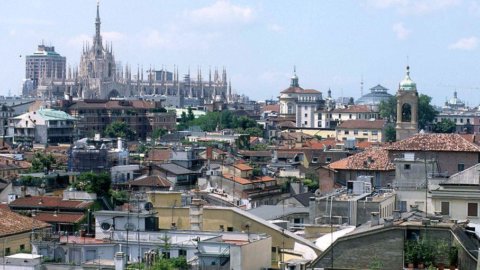 Antismog: da oggi blocco auto e moto a Milano e targhe alterne a Roma