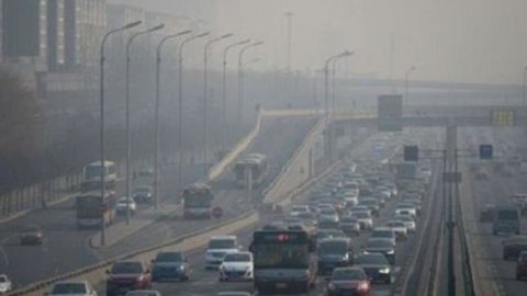 The Government on the smog emergency: two degrees less heating and cars at 30 km/h