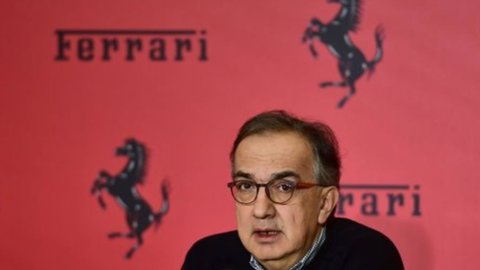 Ferrari e Fca tengono a galla Piazza Affari