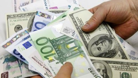 Banconote euro e dollaro
