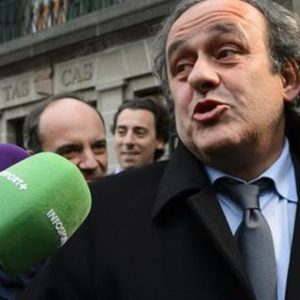 Fifa, Michel Platini si ritira dalla corsa alla presidenza: “Ora devo difendermi”