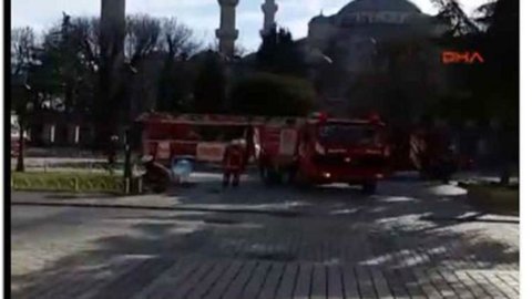Istanbul, attentato con 10 morti e 15 feriti in pieno centro