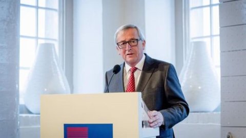 Cold Juncker attacks Renzi: "Do not offend the EU Commission"