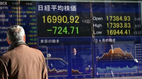Borsa in altalena, forte volatilità su banche