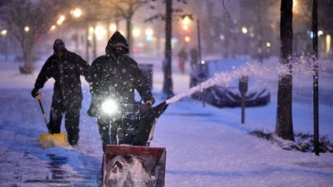 EUA, maxi tempestade de neve: vítimas e mais de 9 voos cancelados