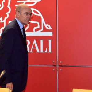 Generali、Greco がチューリッヒに向けて出発: 株式は証券取引所で 3,1% 下落します。 彼の代わりにミナリまたはドネット