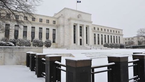 США, ФРС оставляет ставки без изменений на уровне 0,25-0,50%