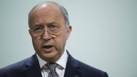 France, Minister Fabius: "On Libya and migrants we are with Italy"