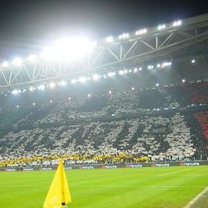 Sfida scudetto: duello aperto tra la Juve che ospita il Genoa e il Napoli che fa visita alla Lazio